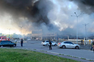 25 травня ворог обстріляв будівельний гіпермаркет в Харкові: що відомо (ФОТО, ВІДЕО)