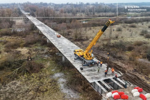 На Київщині відбуваються демонтажні роботи на одному з найдовших мостів області (ФОТО)