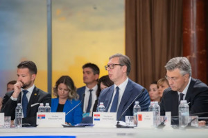 Сербія готова відбудувати одне-два міста чи регіони України - Вучич
