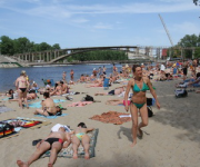 В Киеве проводится эксперимент по уборке пляжей