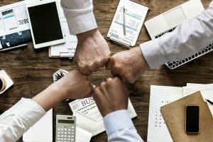 Ринок праці: кому пропонують найвищу зарплату і хто наразі шукає роботу (ІНФОГРАФІКА)