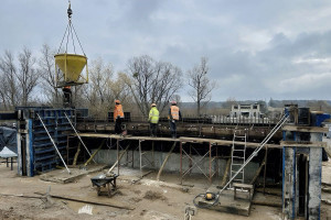 На трасі Т-10-05 відновлюють 310-метровий міст через річку Тетерів (ФОТО)