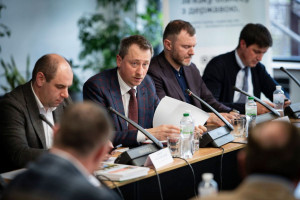 Працевлаштування іноземців в Україні можуть спростити через кадрову кризу