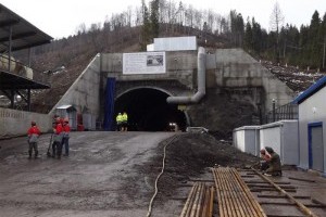 «Укрзализныця» проложила в Карпатах тоннель 