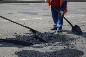 На Одесчине уже "расползлась" дорога, которую сделали только в прошлом году (фото)