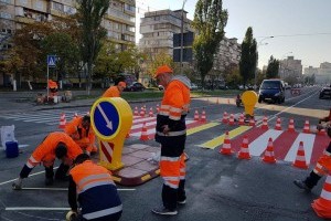 На столичных дорогах появились мобильные островки безопасности (фото)