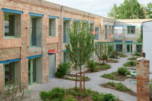 У Ризі старі промислові приміщення перетворили на житловий комплекс із відкритим двором (ФОТО)