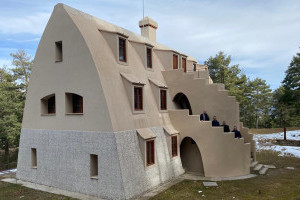 Дослідження підтвердило авторство Гауді щодо котеджу для шахтарів у горах (ФОТО)