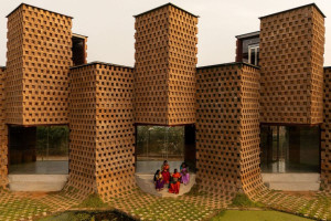 Ресторан з контейнерів і глини: в Індії реалізували незвичний проєкт (ФОТО)