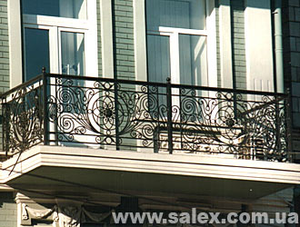 Загородка для балкона в современном стиле